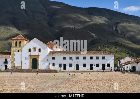 BOYACA, KOLUMBIEN - Januar 23, 2014: Die Kirche auf dem Hauptplatz von Villa de Leyva, Kolumbien. Stockfoto