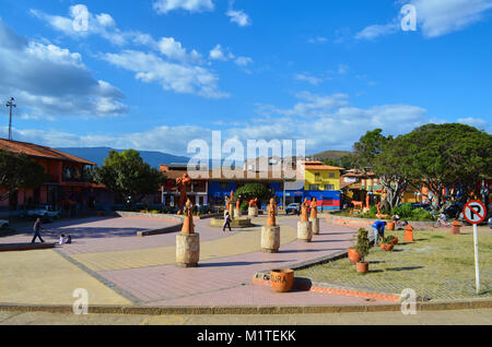 BOYACA, KOLUMBIEN - Januar 23, 2014: Ein Blick auf den Hauptplatz in Raquira. Stockfoto