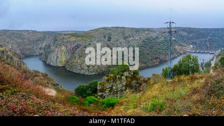 Blick auf den Fluss Douro in der Nähe von miranda do Douro, Portugal Stockfoto