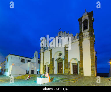 Abendlicher Blick von Unserer Lieben Frau von der Lagune Kirche, in Monsaraz, Portugal Stockfoto