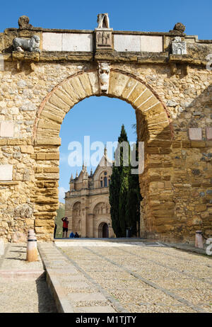 Riesen Bogen (Arco de Los Gigantes] der Königlichen Stiftskirche Santa María La Mayor (Colegiata de Santa Maria la mayor), Antequera, Spanien Stockfoto