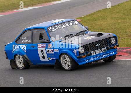 Ford Escort MKII mit Fahrer Martin Hodgson und Co - Treiber Tony Jones in der Motorsport News Stromkreis Rally Championship, Snetterton, Norfolk, Großbritannien. Stockfoto