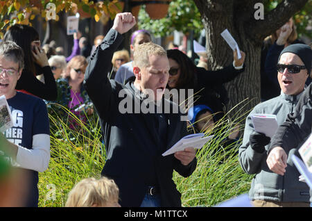 Boulder Kammer Präsident John TAYER bei Singen am Boulder Stockfoto