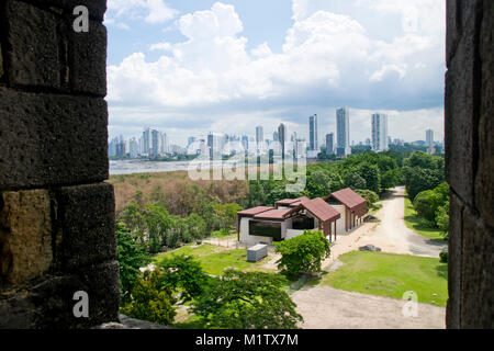 Blick durch die Ruinen von Panama Viejo in Panama City, Panama. Stockfoto