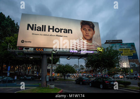 Niall Horan billboard Förderung Debüt Album auf, mit der das Flimmern auf dem Sunset Strip in Los Angeles, CA Stockfoto