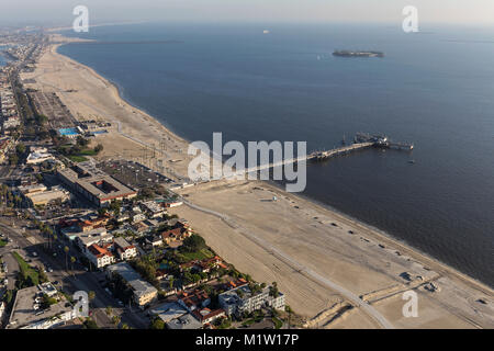 Luftaufnahme in Richtung Belmont Pier in Long Beach Kalifornien. Stockfoto