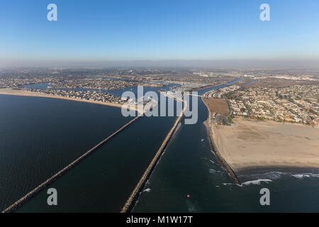 Luftaufnahme der Alamitos Bay und dem Ende der San Gabriel Fluss in Long Beach, Kalifornien. Stockfoto