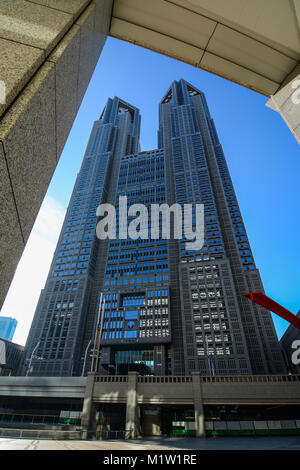 Tokio, Japan - Jan 3, 2016. Blick auf Tokyo Metropolitan Government Building. Es wurde 1990 in Shinjuku district gebaut und von berühmten japanischen konzipiert Stockfoto