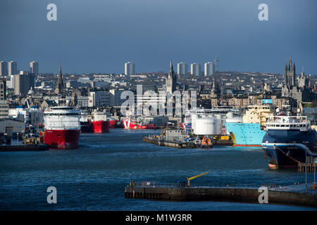 01.02.2018: Blick auf den Hafen und das Stadtzentrum von Aberdeen, Aberdeen, Schottland, UK. Stockfoto