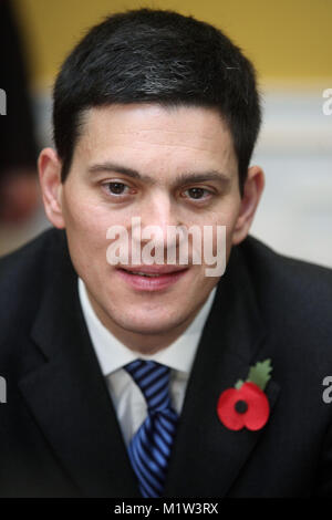 Belgrad, Serbien - November 05, 2008: David Miliband, der britische Staatssekretär für auswärtige Angelegenheiten zu der Zeit, vor Vertretern der Medien Stockfoto