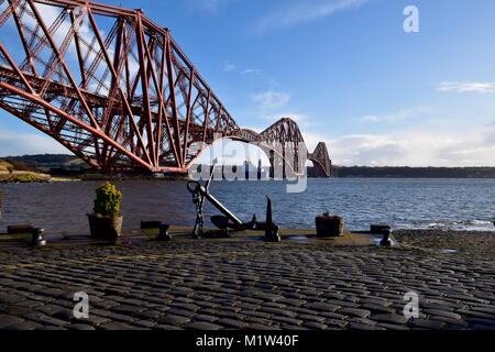 Die Forth Bridge von North Queensferry Stockfoto