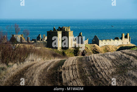 Dunnottar Castle, verfallenen mittelalterlichen Festung in der Nähe von Stonehaven auf Klippe entlang der Nordseeküste, Aberdeenshire, Schottland Stockfoto