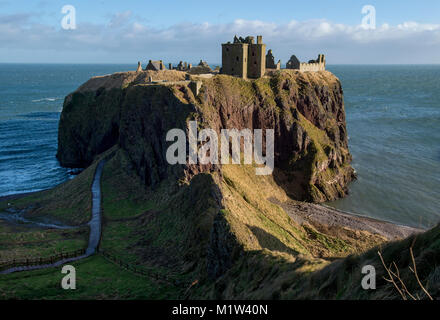 Dunnottar Castle, verfallenen mittelalterlichen Festung in der Nähe von Stonehaven auf Klippe entlang der Nordseeküste, Aberdeenshire, Schottland Stockfoto