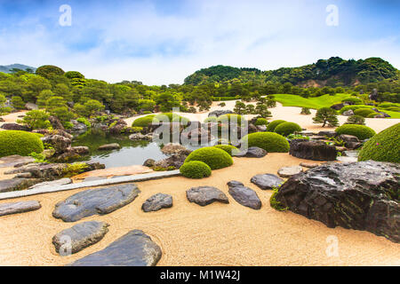 YASUGI, SHIMANE, Japan - 25. MAI 2010: Ansicht der japanischen trockene Landschaft Garten von adachi Museum für Kunst in Yasugi, Präfektur Shimane, Japan Asien. Stockfoto