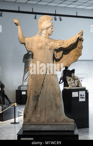 Neapel. Italien. Römische Statue von Athena Promachos. Museo Archeologico Nazionale di Napoli. Nationales Archäologisches Museum von Neapel. Inv. 6007 Athena Stockfoto