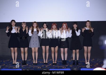 Seoul, Korea. 01 Feb, 2018. WekiMeki nehmen an der besonderen Premiere von Reality Show "WEKIMEKI MOHAE" in Seoul, Korea am 01. Februar 2018. (China und Korea Rechte) Credit: TopPhoto/Alamy leben Nachrichten Stockfoto