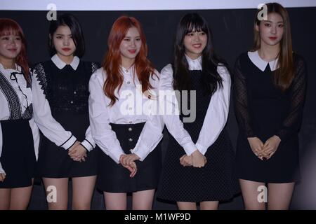 Seoul, Korea. 01 Feb, 2018. WekiMeki nehmen an der besonderen Premiere von Reality Show "WEKIMEKI MOHAE" in Seoul, Korea am 01. Februar 2018. (China und Korea Rechte) Credit: TopPhoto/Alamy leben Nachrichten Stockfoto