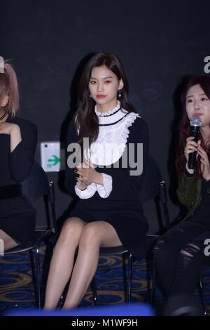 Seoul, Korea. 01 Feb, 2018. WekiMeki nehmen an der besonderen Premiere von Reality Show "WEKIMEKI MOHAE" in Seoul, Korea am 01. Februar 2018. (China und Korea Rechte) Credit: TopPhoto/Alamy leben Nachrichten Stockfoto