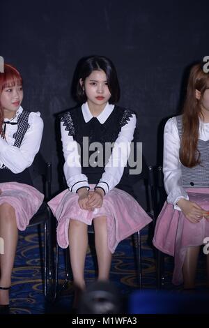 Seoul, Korea. 01 Feb, 2018. WekiMeki nehmen an der besonderen Premiere von Reality Show "WEKIMEKI MOHAE" in Seoul, Korea am 01. Februar 2018. (China und Korea Rechte) Credit: TopPhoto/Alamy leben Nachrichten Stockfoto