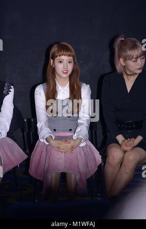 Seoul, Korea. 01 Feb, 2018. WekiMeki nehmen an der besonderen Premiere von Reality Show "WEKIMEKI MOHAE" in Seoul, Korea am 01. Februar 2018. (China und Korea Rechte) Credit: TopPhoto/Alamy leben Nachrichten Stockfoto