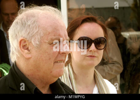 Mai 3, 2011 - Rafah, Gaza, Palästinensische Autonomiegebiete - israelische Dirigent Daniel Barenboim kommt in den Gazastreifen am Terminal den Grenzübergang Rafah zwischen Ägypten und dem Palästinensischen Küstenstreifen am 03.Mai 2011 vor seinem ''Frieden Konzert'', das ist das erste Mal, dass Barenboim, ein ausgesprochener Befürworter des Friedens zwischen Israel und den Palästinensern im Gazastreifen besucht hat. Der Komponist, der Israelischen, argentinischen und Spanischen Pässen, in 2008 ehrenamtlich die palästinensische Staatsbürgerschaft sagte, er hoffe, dass das auch verschieben, um ein Beispiel für die "ewige Anleihe'' wäre, zwischen Israelis und Palästinensern (Credi Stockfoto