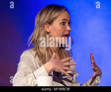New Orleans, Louisiana, USA. 02 Feb, 2018. JENNIFER LAWRENCE nimmt Teil an der Unrig das System Gipfel an der Tulane University. 'Unrig' ist eine Sammlung von Vordenkern von Rechts und Links, die entschlossen sind, die amerikanische Politik zu beheben. Credit: Brian Cahn/ZUMA Draht/Alamy leben Nachrichten Stockfoto