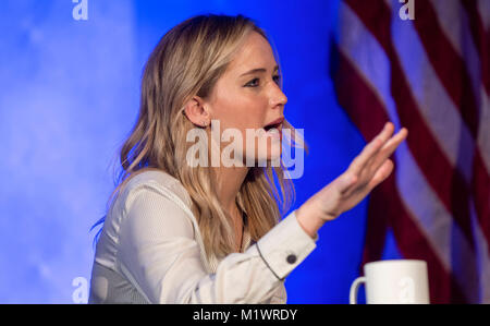 New Orleans, Louisiana, USA. 02 Feb, 2018. JENNIFER LAWRENCE nimmt Teil an der Unrig das System Gipfel an der Tulane University. 'Unrig' ist eine Sammlung von Vordenkern von Rechts und Links, die entschlossen sind, die amerikanische Politik zu beheben. Credit: Brian Cahn/ZUMA Draht/Alamy leben Nachrichten Stockfoto