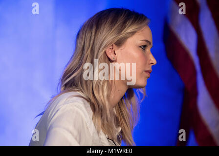 New Orleans, Louisiana, USA. 02 Feb, 2018. JENNIFER LAWRENCE nimmt Teil an der Unrig das System Gipfel an der Tulane University. 'Unrig' ist eine Sammlung von Vordenkern von Rechts und Links, die entschlossen sind, die amerikanische Politik zu beheben. Credit: Brian Cahn/ZUMA Draht/Alamy leben Nachrichten Stockfoto
