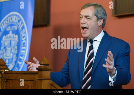 Trinity College, Dublin, Irland. 2. Februar 2018. Nigel Farage, ehemaliges UKIP Leader und aktuelle EU-Abgeordnete für Südostengland, kommt vor 'Fragen und Antworten' Debatte mit Trinity College historische Gesellschaft Studenten auf anglo-irischen Beziehungen und die Zukunft Europas in Dublin. Credit: ASWphoto/Alamy leben Nachrichten Stockfoto