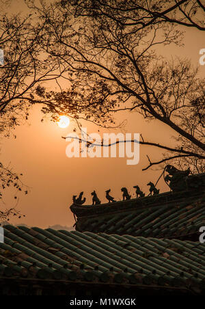 Xi'an, China. Februar 3, 2018 Sonnenaufgang am Louguantai Scenic Area in Zhongnan Berge in Xi'an, Provinz Shaanxi im Nordwesten Chinas, Februar 3rd, 2018 Credit: SIPA Asien/ZUMA Draht/Alamy leben Nachrichten Stockfoto