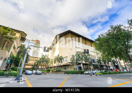 MAKATI, Manila, Philippinen - Jan 31, 2018: Blick auf Strasse neben Greenbelt Shopping Mall in Esperanza St. genommen Stockfoto