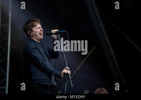 Die englische Alternative Rock Band nichts aber Diebe führt ein Live Konzert in der norwegischen Musik Festival Bergenfest 2016. Hier Sänger, Songwriter und Musiker Conor Mason ist live auf der Bühne gesehen. Norwegen, 16/06 2016. Stockfoto