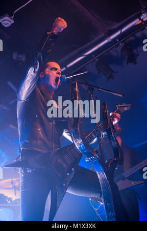 Norwegen, Bergen - 30. November 2017. Der norwegischen Black Metal Band Satyricon führt ein Live Konzert in Hulen in Bergen. Hier Sänger Satyr gesehen wird live auf der Bühne. (Foto: Gonzales Foto - Jarle H. Moe). Stockfoto