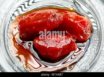 Traditionelle libanesische Küche: Datum Jam mit Mandeln gefüllt Stockfoto