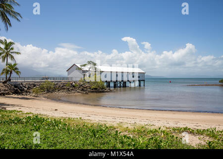 Zuckerrohr Wharf auf der Landspitze in Port Douglas im Norden Queenslands, es Wharf Building ist ein beliebter Ort für Hochzeiten Events, Australien Stockfoto