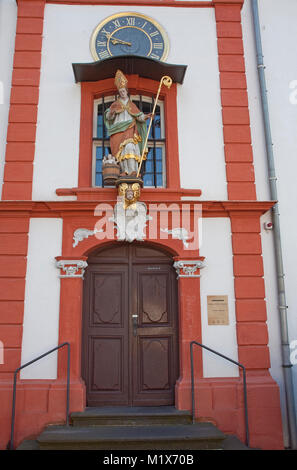 Vordere Tür des Cusanusstift, St. Nikolaus-Hospital, Pflege zu Hause, Bernkaste-Kues, Mosel, Rheinland-Pfalz, Deutschland, Europa Stockfoto