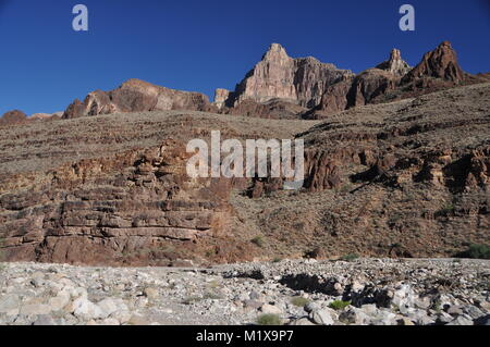 Diamond Peak als von Peach Springs Canyon, einem Nebenfluss des Grand Canyon, Lake Mead National Recreation Area, Arizona, USA Stockfoto