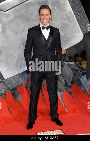 Tom Hiddleston besucht die Weltpremiere von Thor - Die dunkle Welt im Odeon Leicester Square, London. 22. Oktober 2013 © Paul Treadway Stockfoto