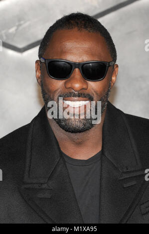 Idris Elba besucht die Weltpremiere von Thor - Die dunkle Welt im Odeon Leicester Square, London. 22. Oktober 2013 © Paul Treadway Stockfoto