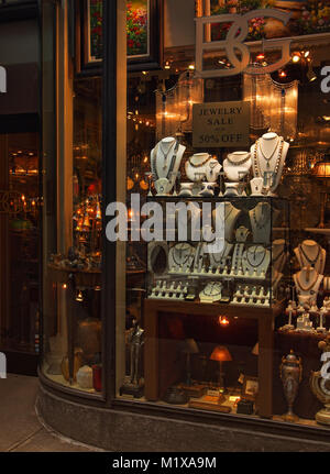 New York, New York, USA. Februar 1, 2018. Schmuck und Antiquitäten Shop in Downtown Manhattan Stockfoto