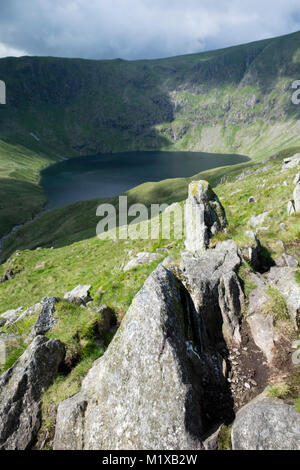 Blea Wasser Tarn von rauhen Felsen, Haweswater, Cumbria, England Stockfoto