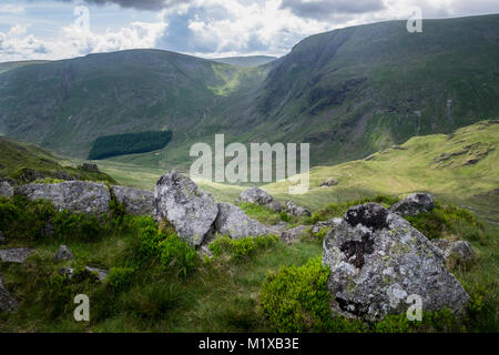 Blea Wasser Tarn von rauhen Felsen, Haweswater, Cumbria, England Stockfoto