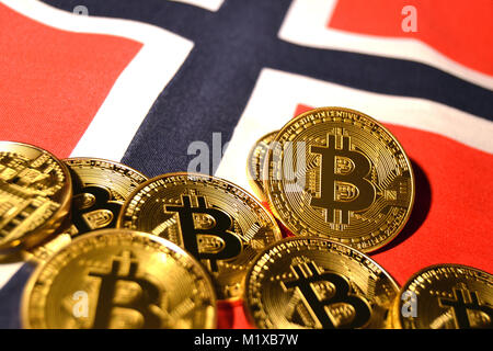 Bitcoin und norwegische Flagge. Norsk flagg Stockfoto