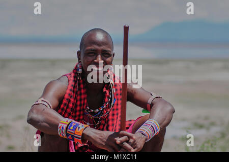 Junge Maasai Krieger (Moran) in traditioneller Kleidung. Amboseli. Kenia/ Stockfoto