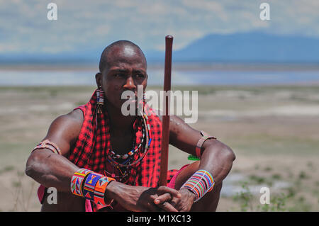 Junge Maasai Krieger (Moran) in traditioneller Kleidung. Amboseli. Kenia/ Stockfoto