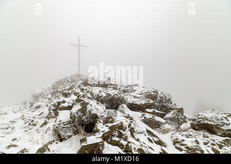Gipfel von Großer Arber Berg im Nebel, Bayern, Deutschland Stockfoto