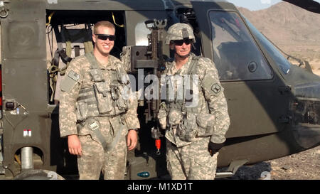 Idaho Army National Guard Soldaten 1. Lt. Chris Goodale und Brig. General John goodale posieren für ein Stockfoto