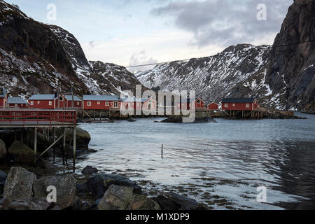 Das kleine Fischerdorf Nusfjord in Flakstadøya auf den Lofoten norwegen Stockfoto