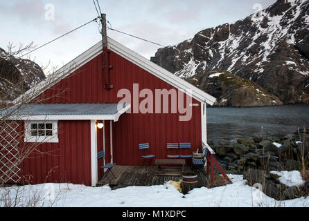 Das kleine Fischerdorf Nusfjord in Flakstadøya auf den Lofoten norwegen Stockfoto