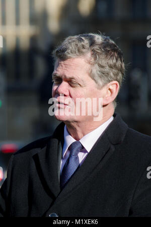 Stephen Lloyd MP (LibDem: Eastbourne) auf College Green, Westminster, Jan 2018 interviewt. Sprecher der Liberaldemokraten (Arbeit und Renten). Stockfoto